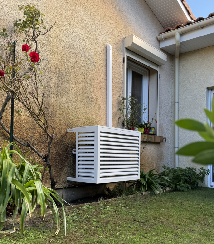 Unité extérieure de climatisation réversible installée par Damia Énergies